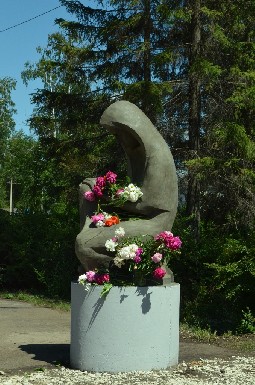 Памятник скорбящей Матери в Старой Майне