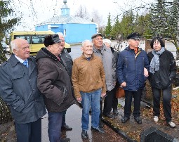 Встреча у памятника Горячеву
