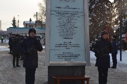 стела в честь присвоения ульяновску звания город трудовой доблести